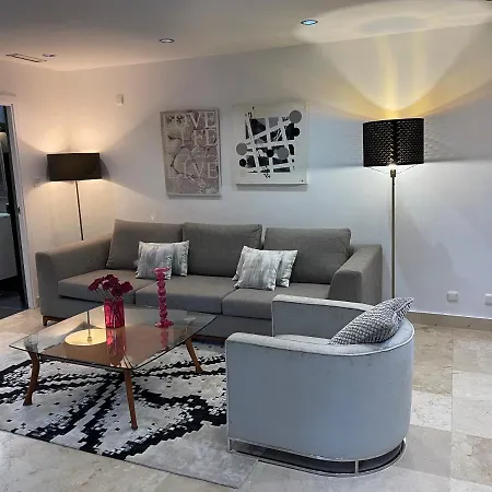 Puerto Banus Lola *