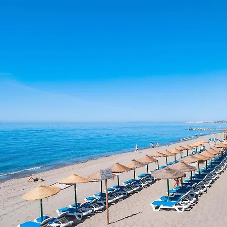 Puerto Banus Lola * 马尔韦利亚